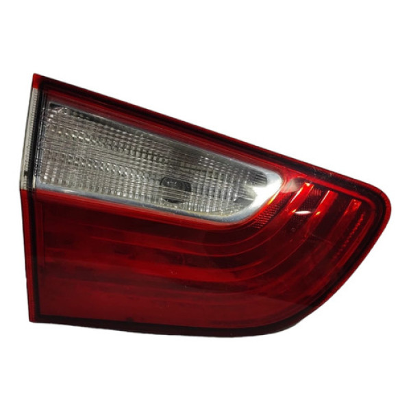 Lanterna Esquerda Da Tampa Grand Siena 2012 A 2020 Detalhe